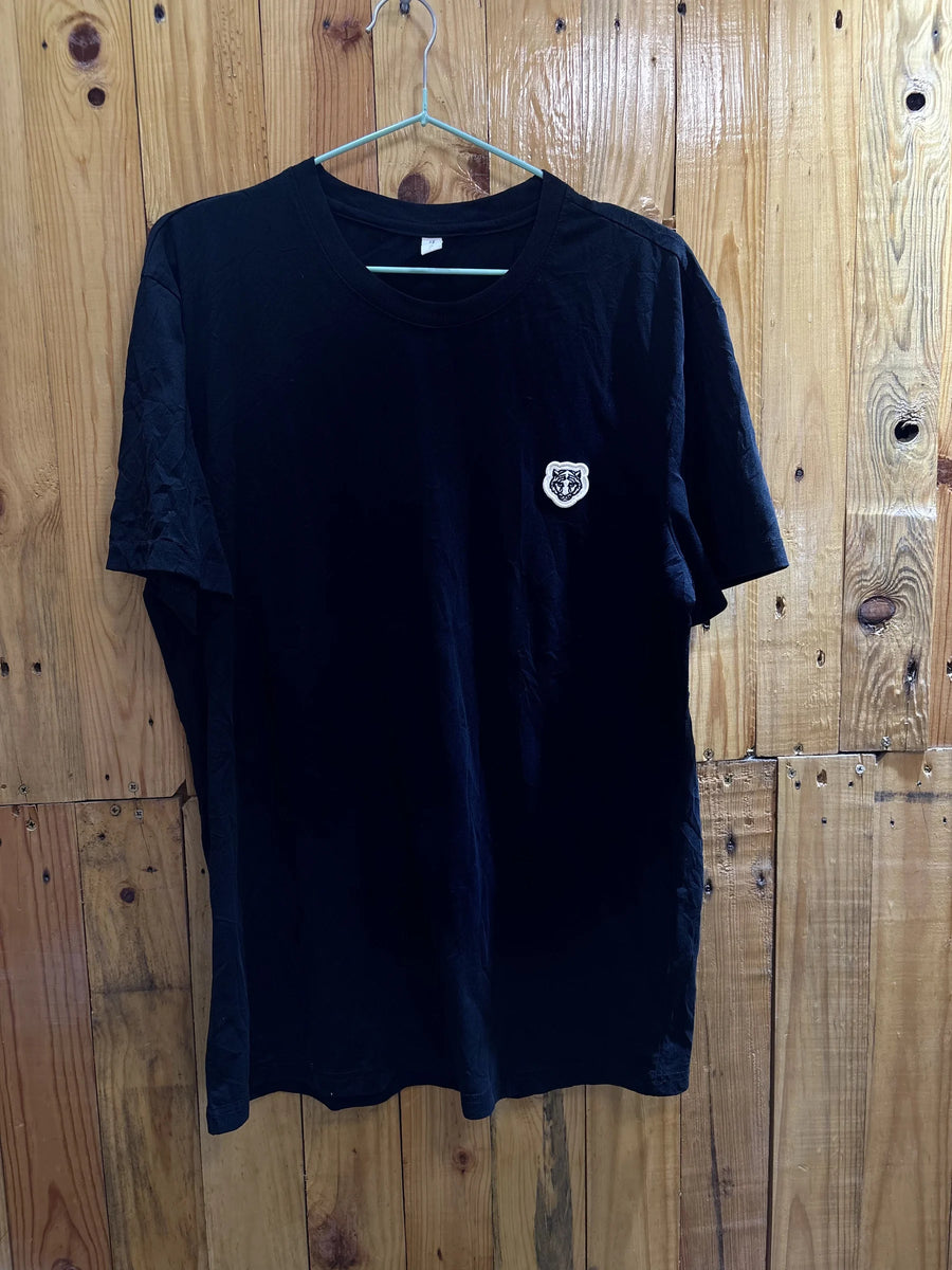 T-shirt noir écusson minimal