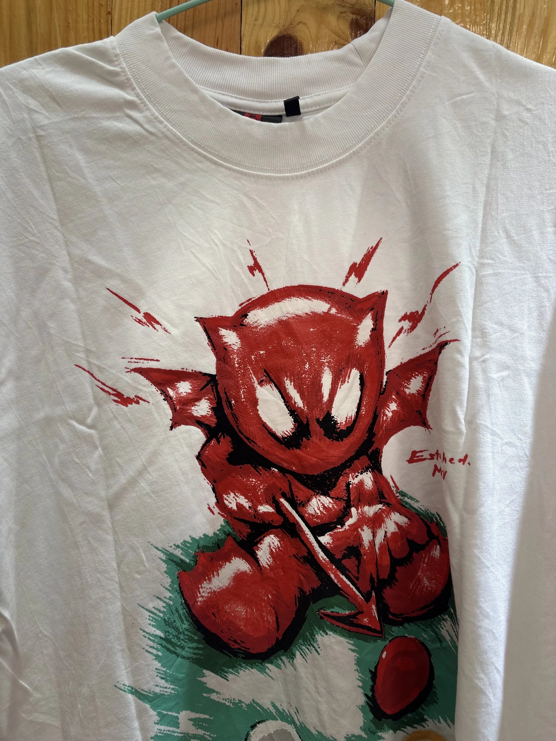 T-shirt blanc personnage rouge