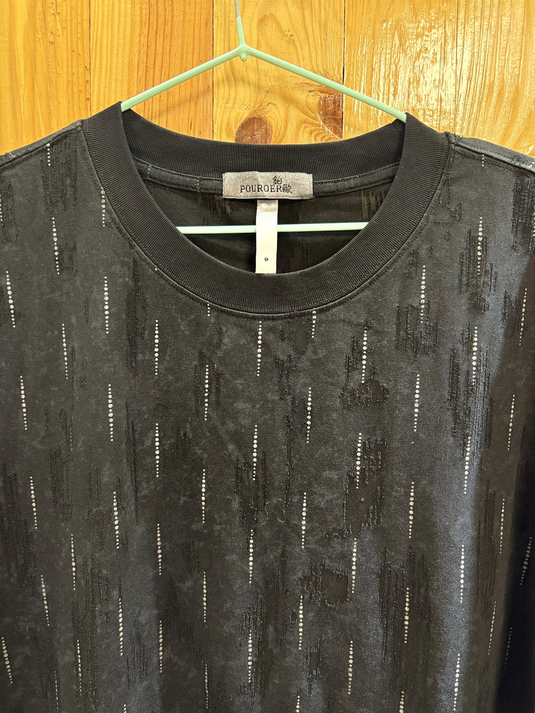 T-shirt noir texture verticale