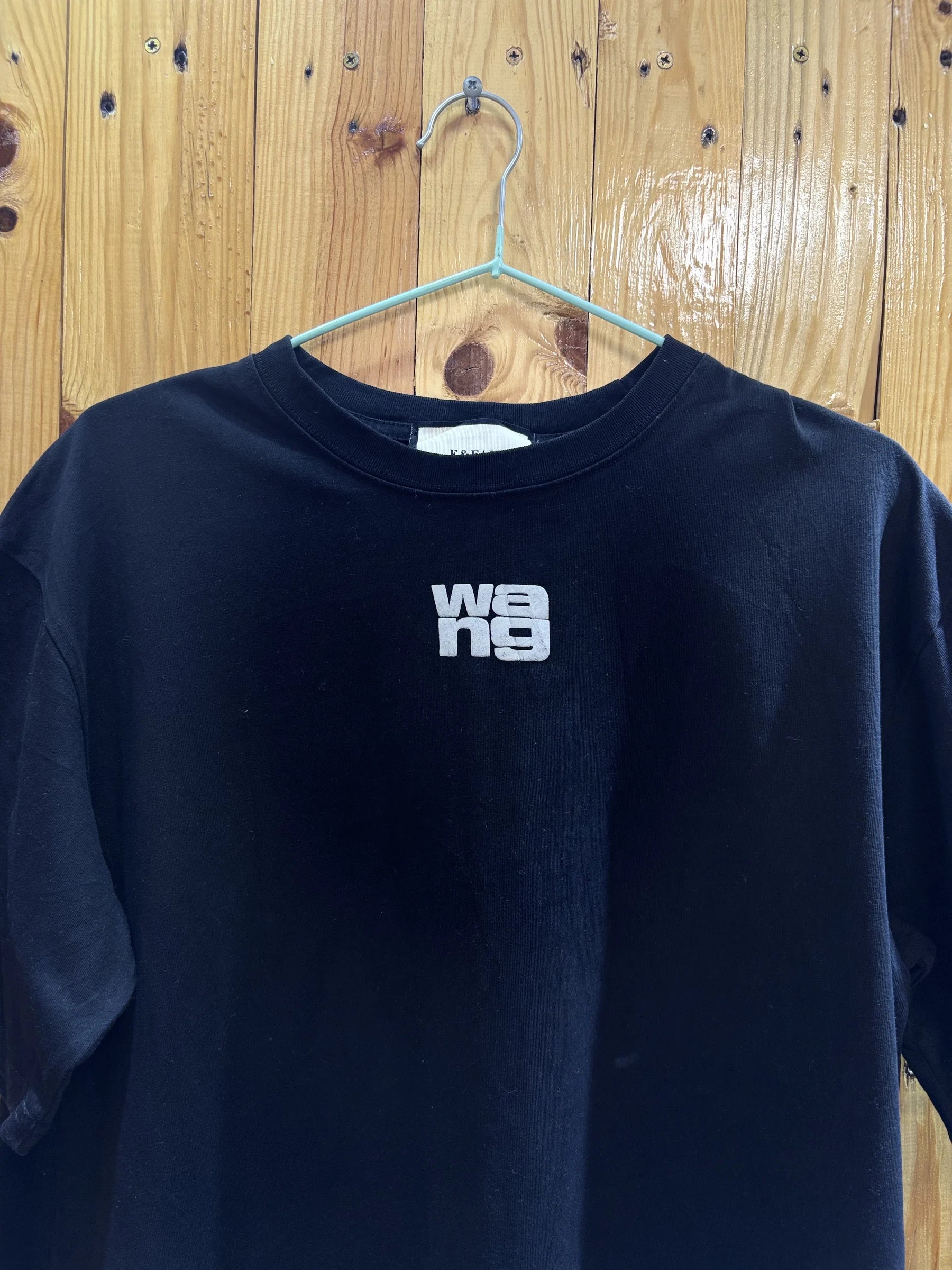 T-shirt noir typographie blanche