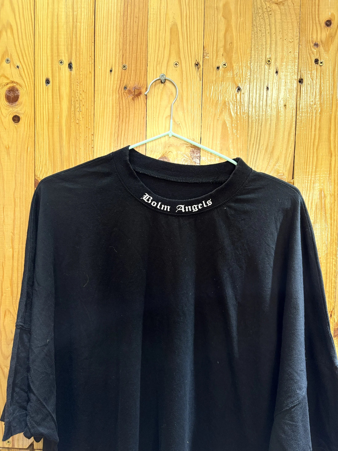 T-shirt noir typographie gothique