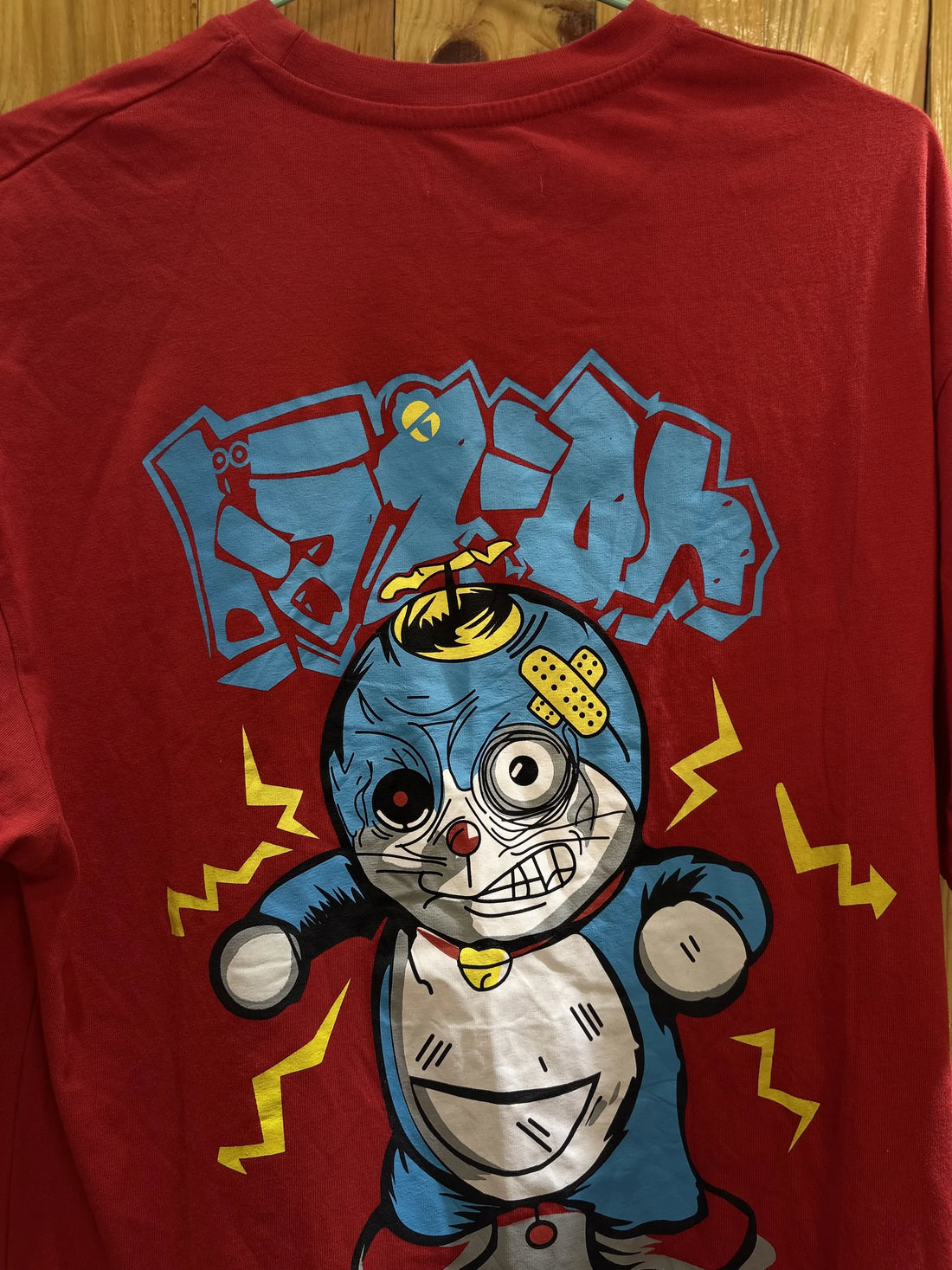 T-shirt rouge chat graphique