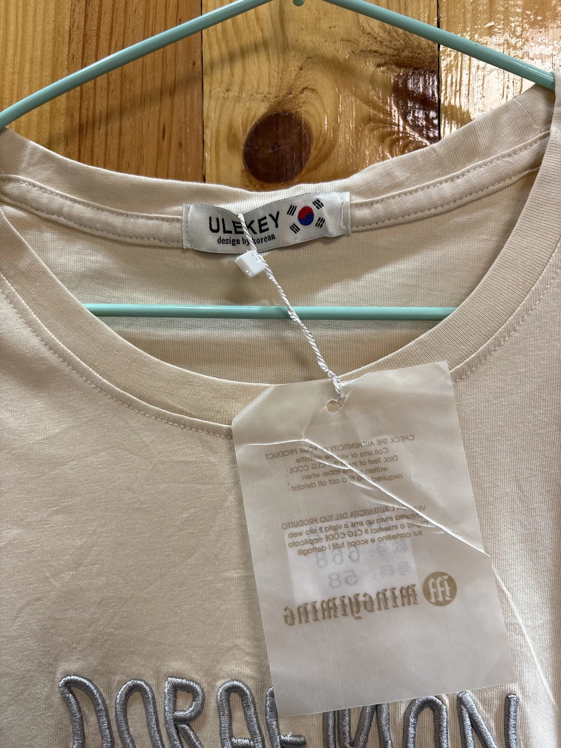 T-shirt blanc illustration bleue