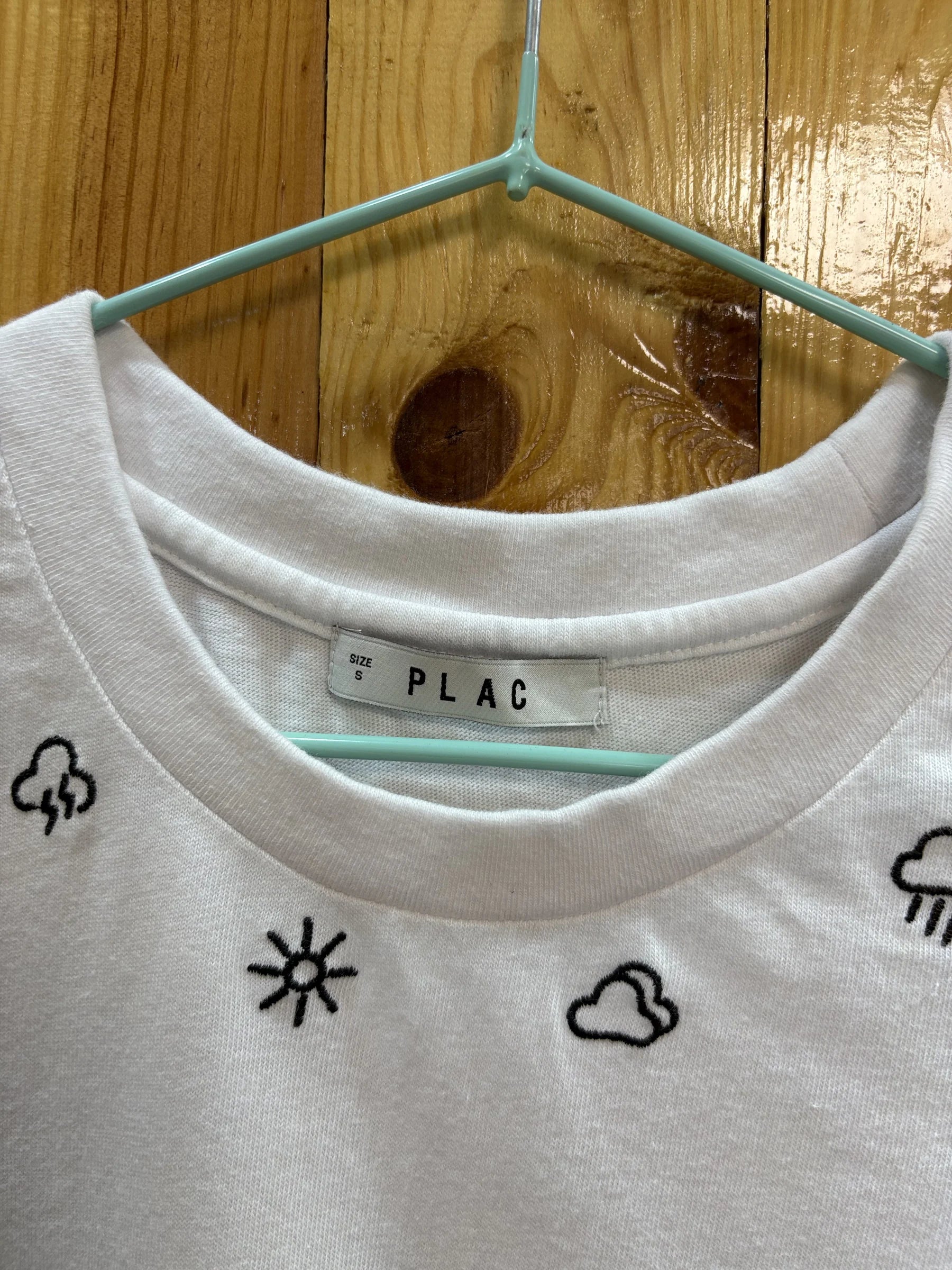 T-shirt blanc symboles col