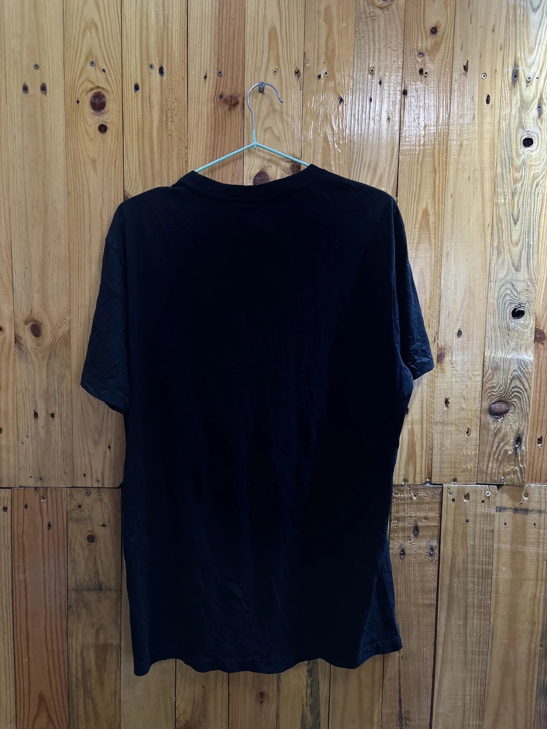 T-shirt noir écusson minimal