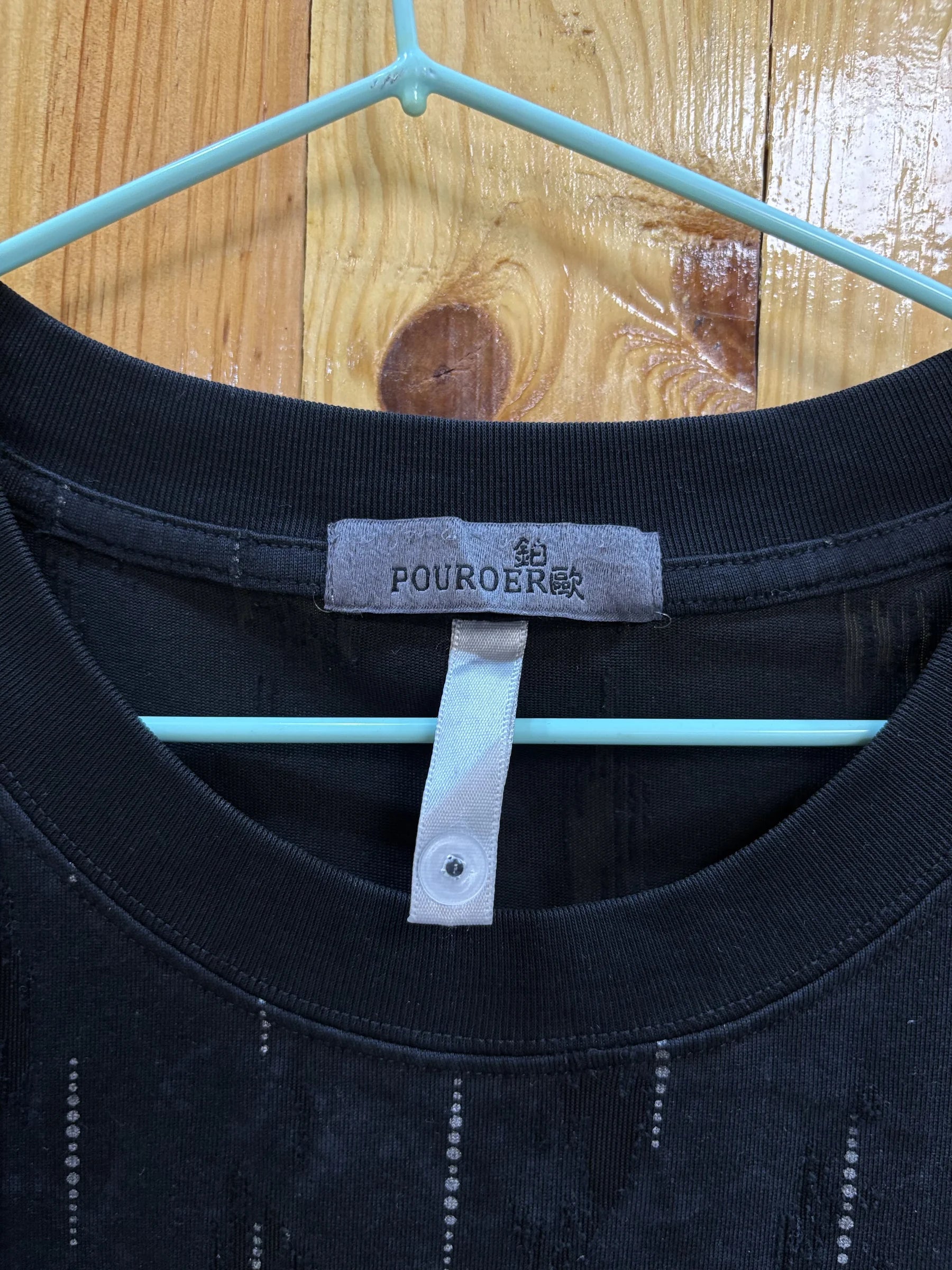 T-shirt noir texture verticale