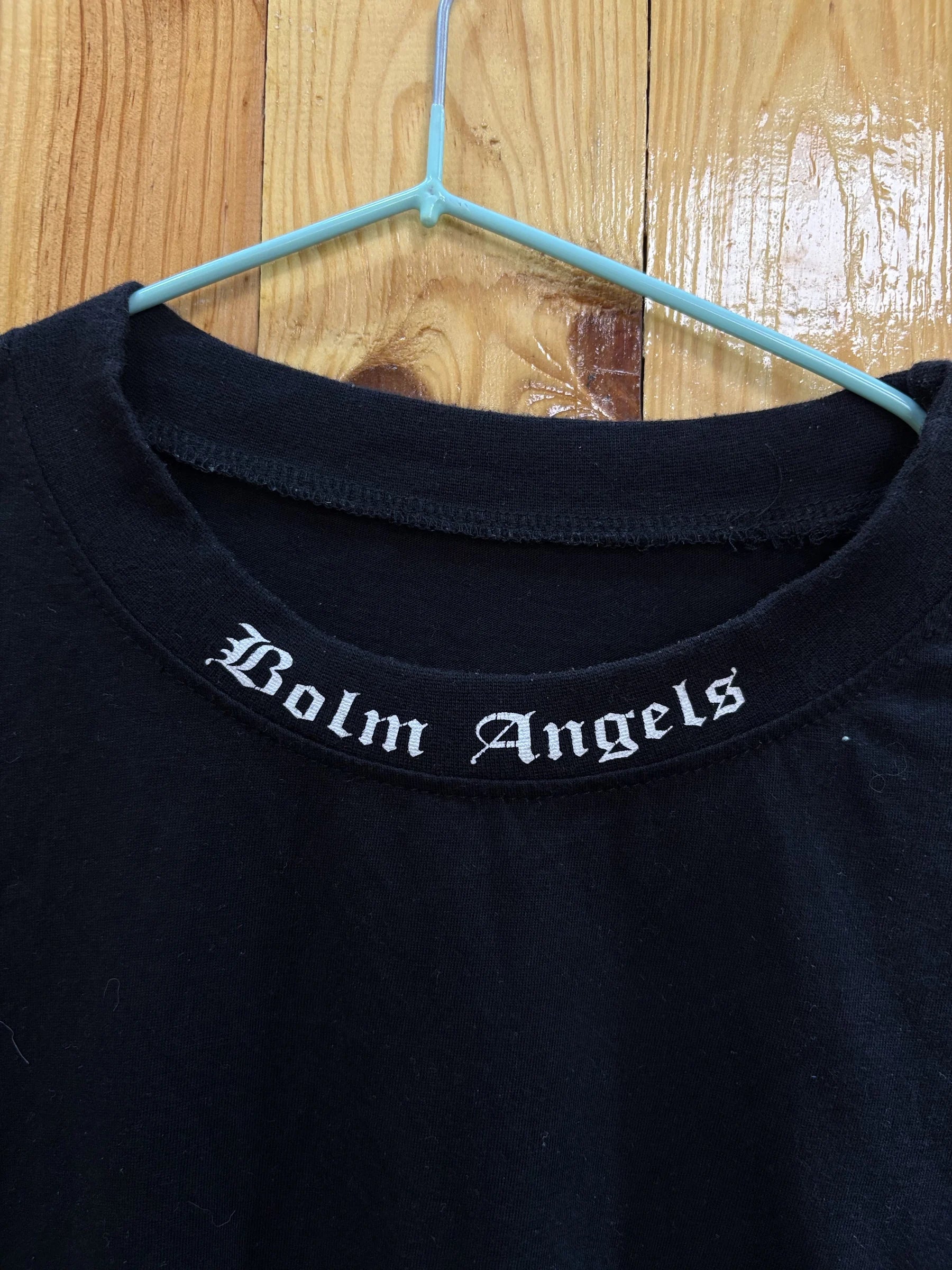 T-shirt noir typographie gothique