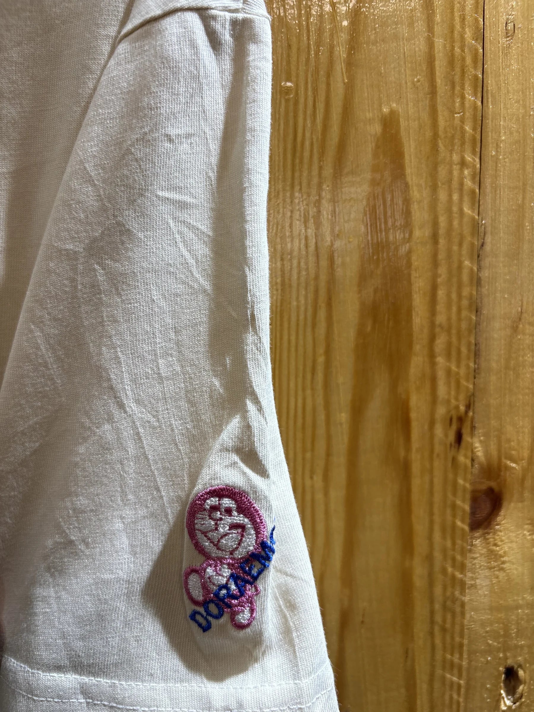 T-shirt blanc illustration bleue