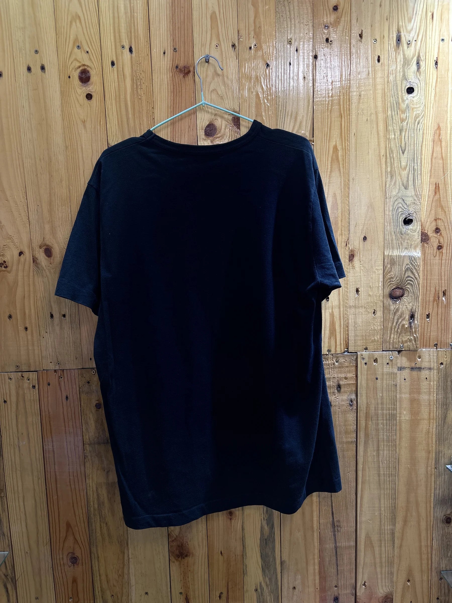 T-shirt noir cœur rouge