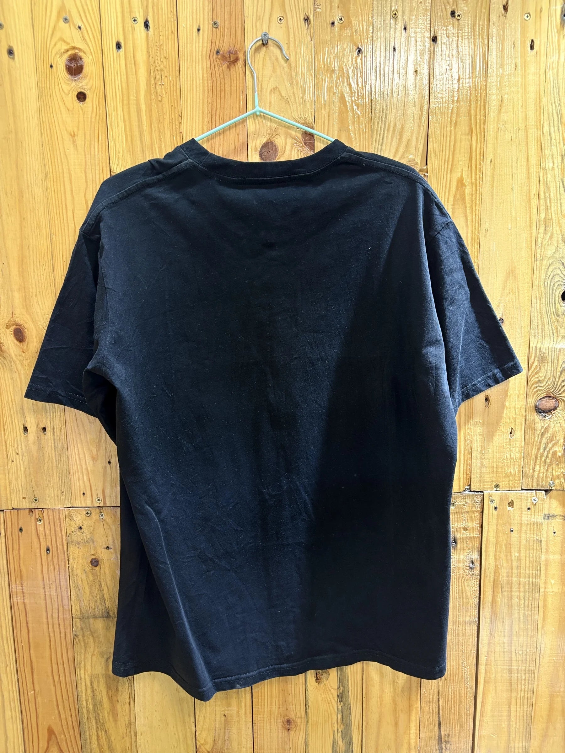 T-shirt noir typographie blanche