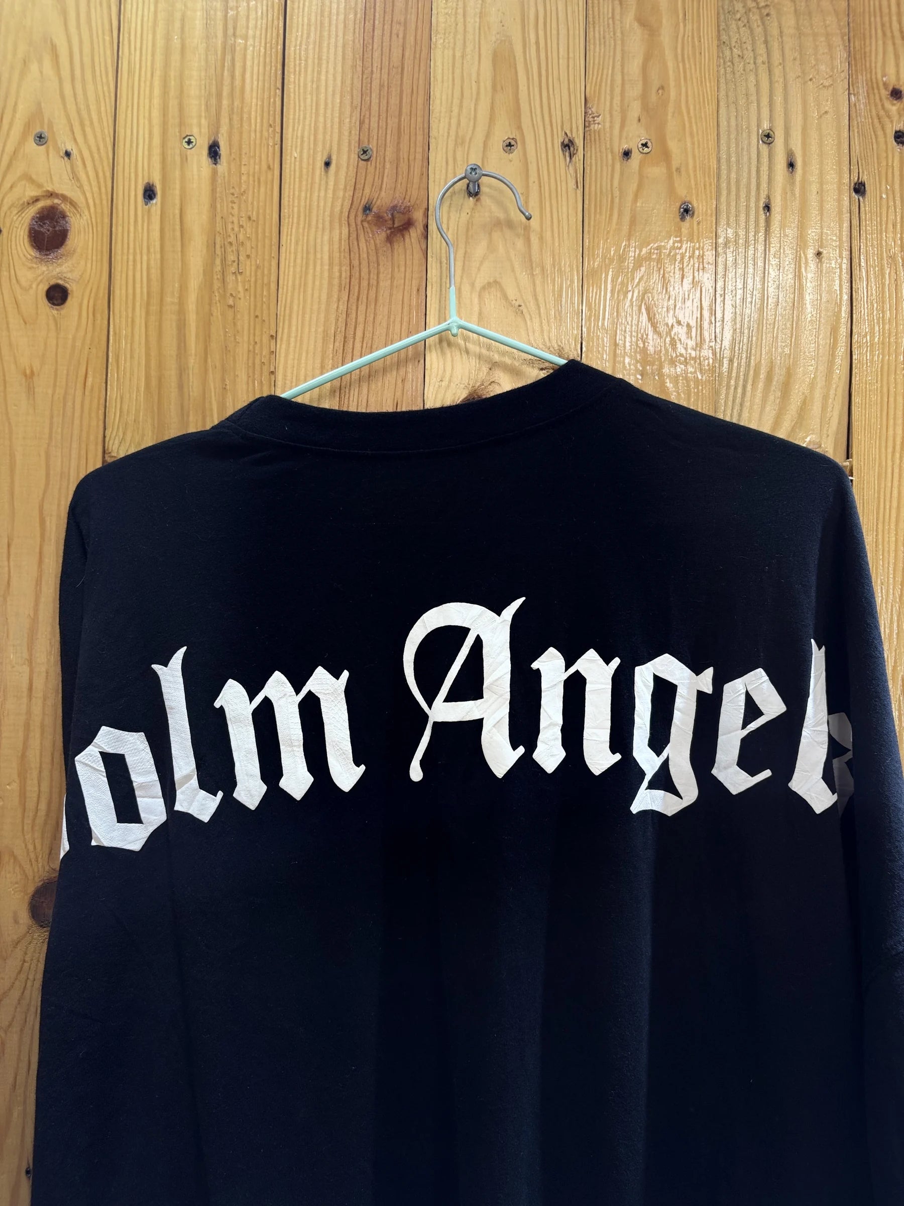 T-shirt noir typographie gothique