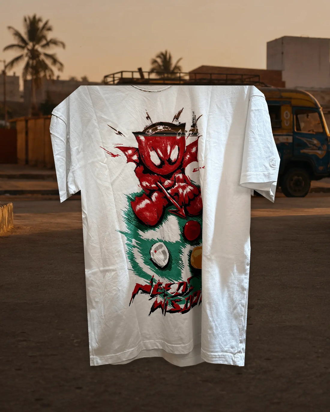 T-shirt blanc personnage rouge