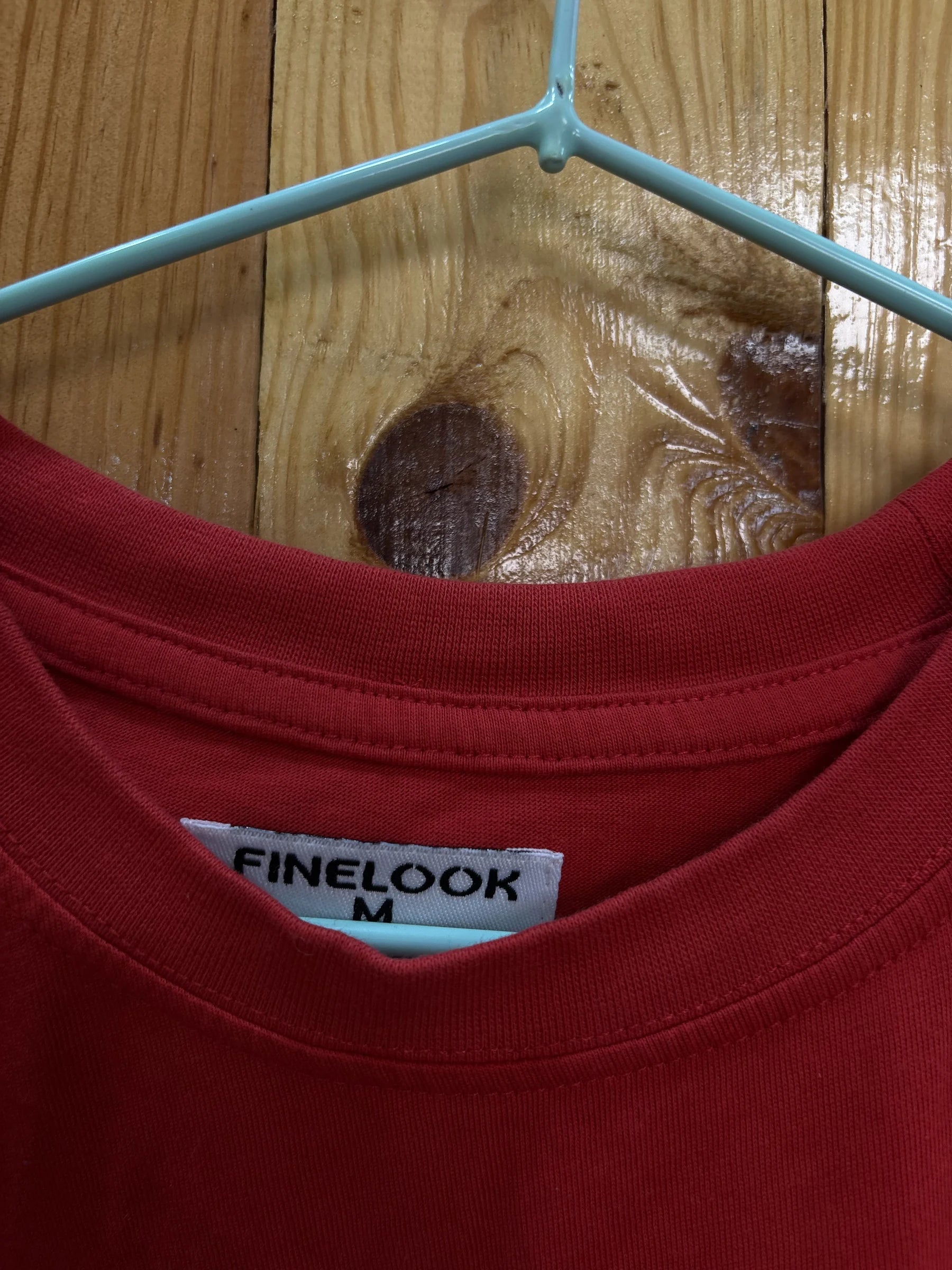 T-shirt rouge chat graphique